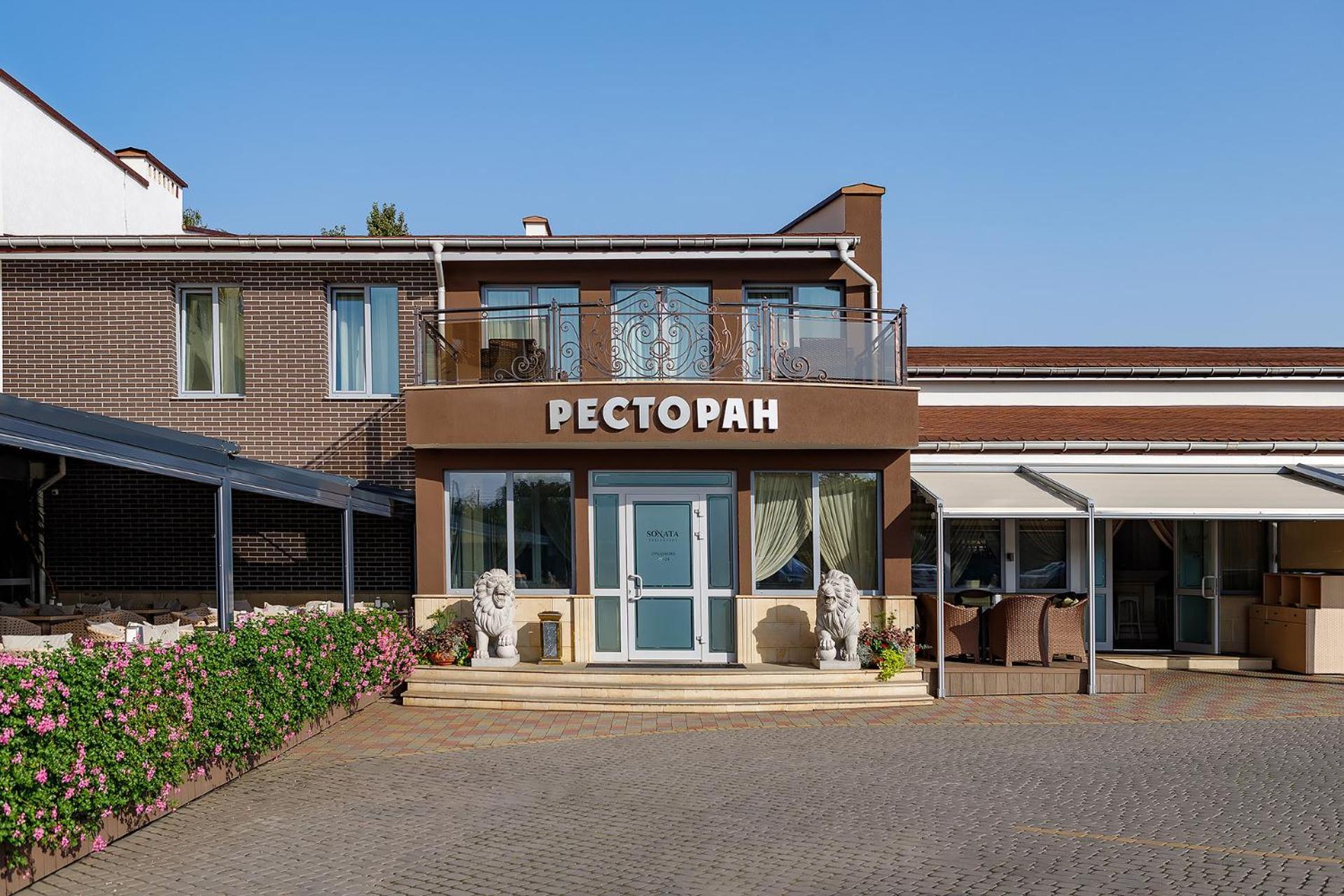 Sonata Hotel & Restaurant "Готель Соната" 리비프 외부 사진