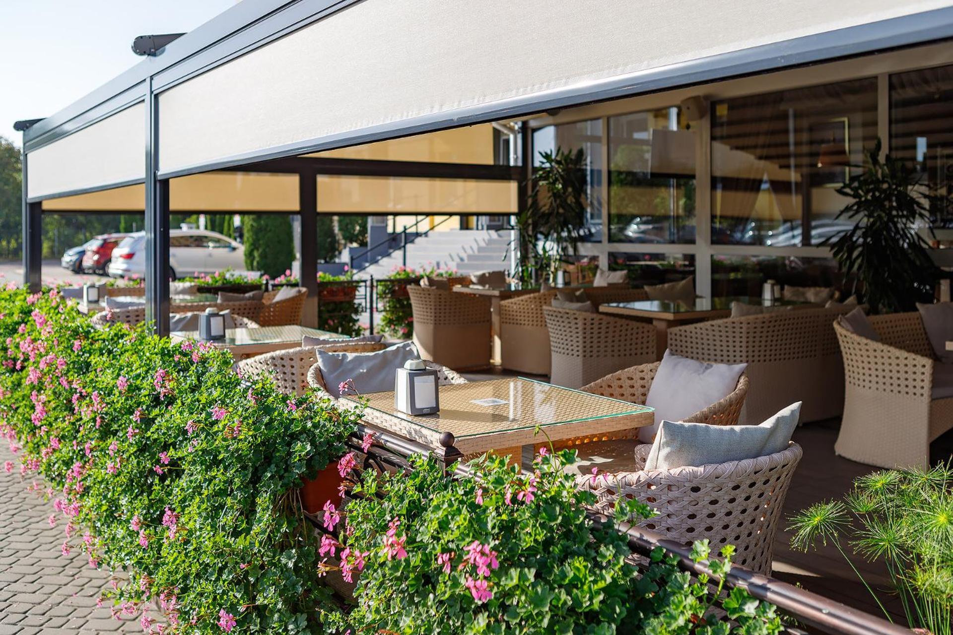 Sonata Hotel & Restaurant "Готель Соната" 리비프 외부 사진